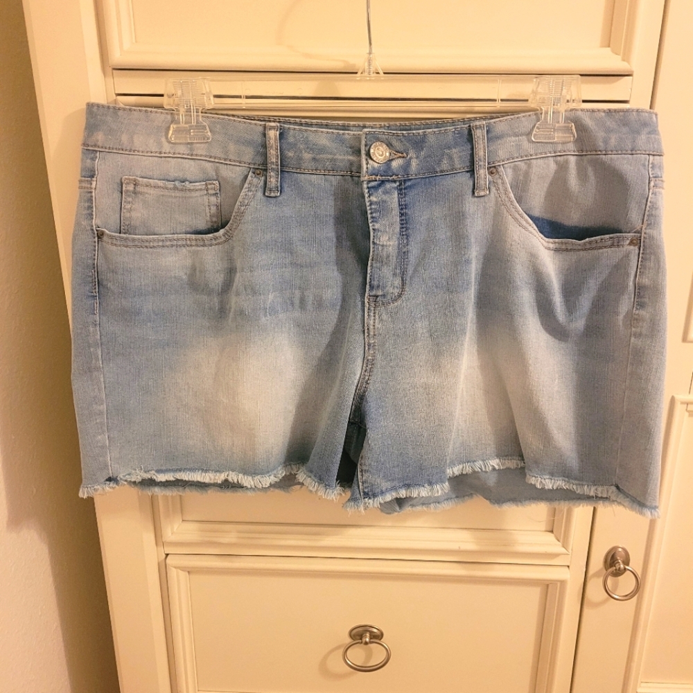 💥3/$24 Time and Tru Light Was Jean Shorts Distressed‎ Cut-Off Style